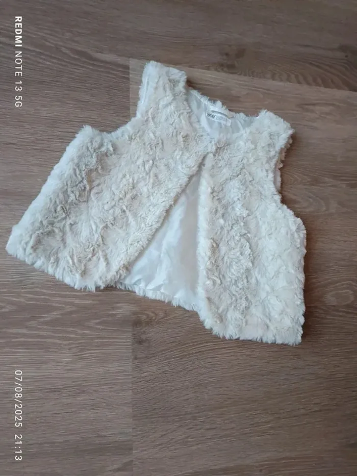 Magnifique gilet fausse fourrure h&M taille 8-10ans
