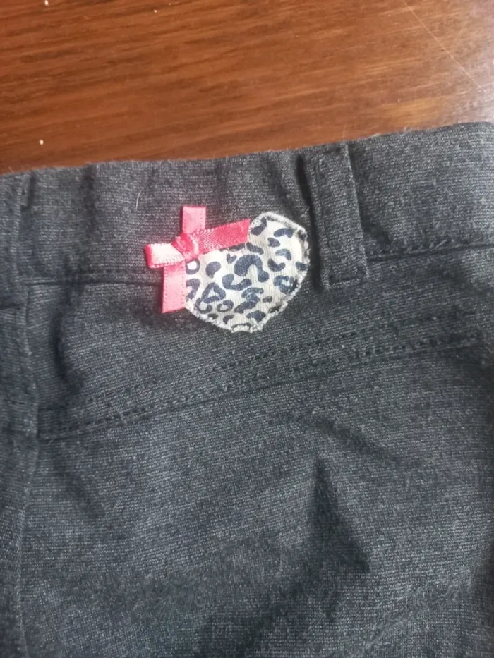 Pantalon gris 24 mois 86 cm petits cailloux - photo numéro 4