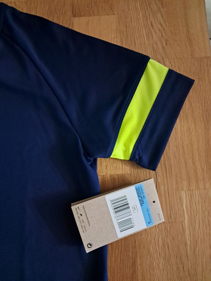 Tee-shirt Dri Fit 10/12 ans Nike Neuf - photo numéro 2
