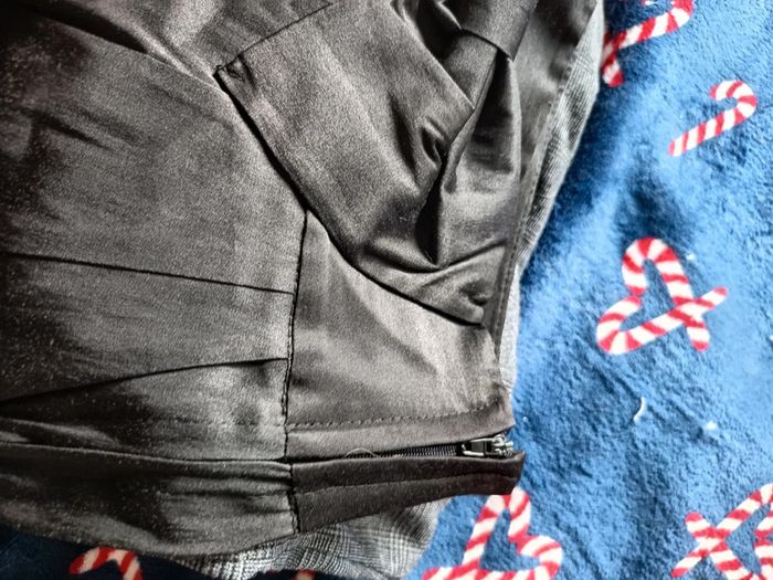 Pantalon droit similicuir noir décoré avec un noeud
avec fermeture éclair - Taille S 36 - photo numéro 7