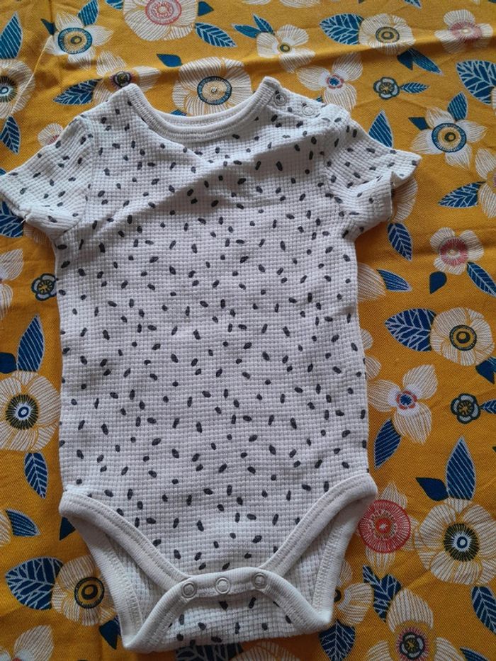 Pyjamas 3 mois à saisir - photo numéro 8