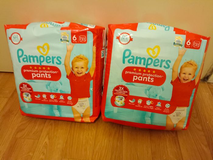 Lot de couches Pampers pants taille 6