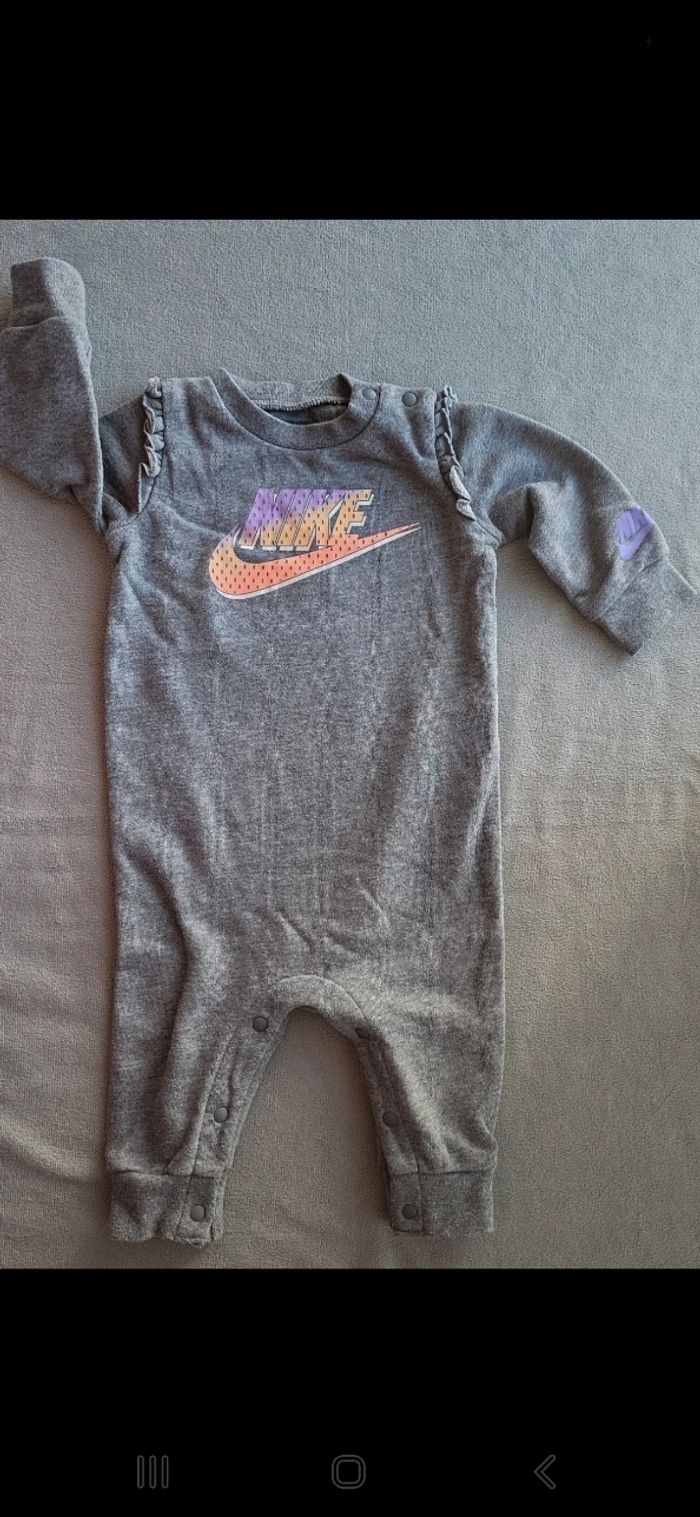 Babygros bébé Nike - photo numéro 2