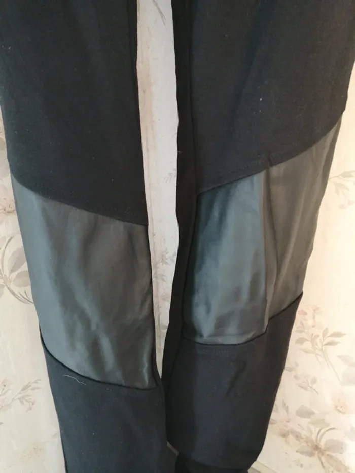 Pantalon legging noir avec simili cuir aux genoux / kiabi / (16ans-S) - photo numéro 3