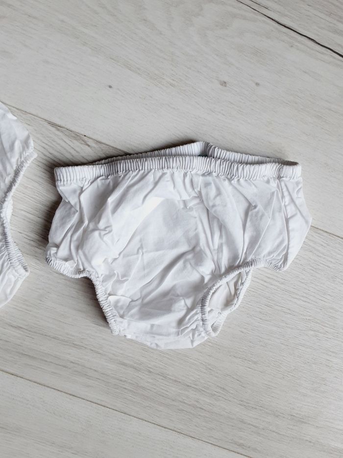 Vêtement bébé fille 2 shorts culottes blancs 12 mois 1 à Obaïbi - photo numéro 2
