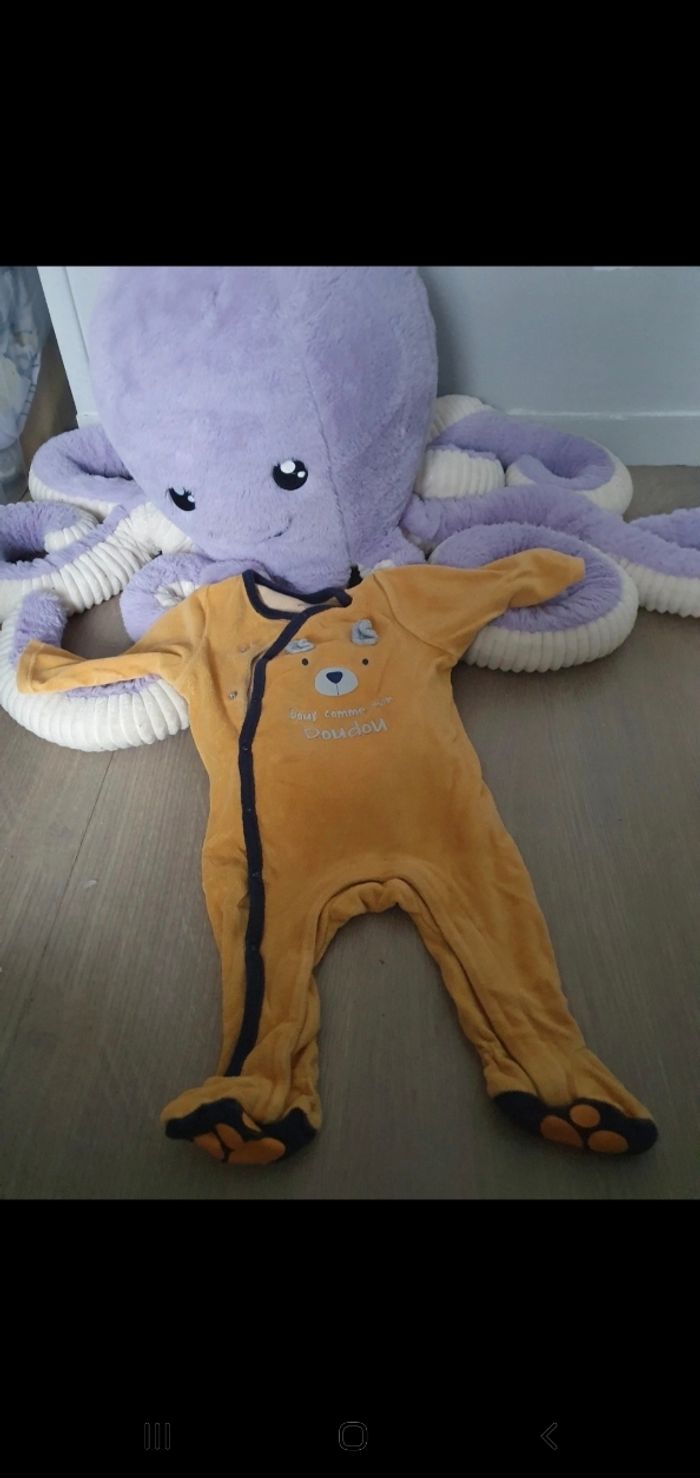 lot de pyjama 6 mois - photo numéro 2