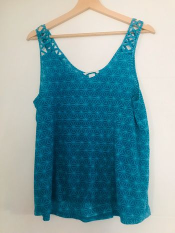 Débardeur H&M  superbe travail sur les bretelles