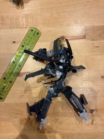 Transformers Dark of The Moon Voyager Autobot Skyhammer