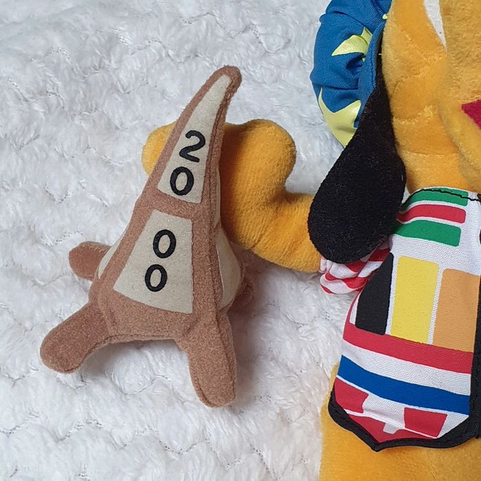 Petite peluche de pluto rare imaginations parade 2000 disney - photo numéro 3