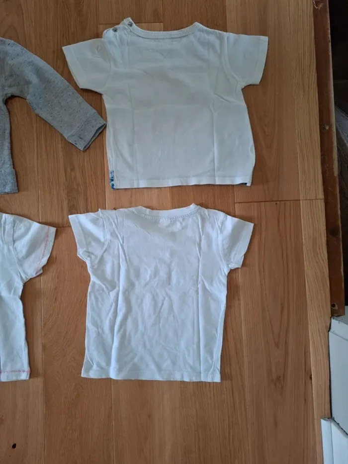 Lot 1 sweat + 3 t-shirts 23/24 mois - Très bon état - photo numéro 8