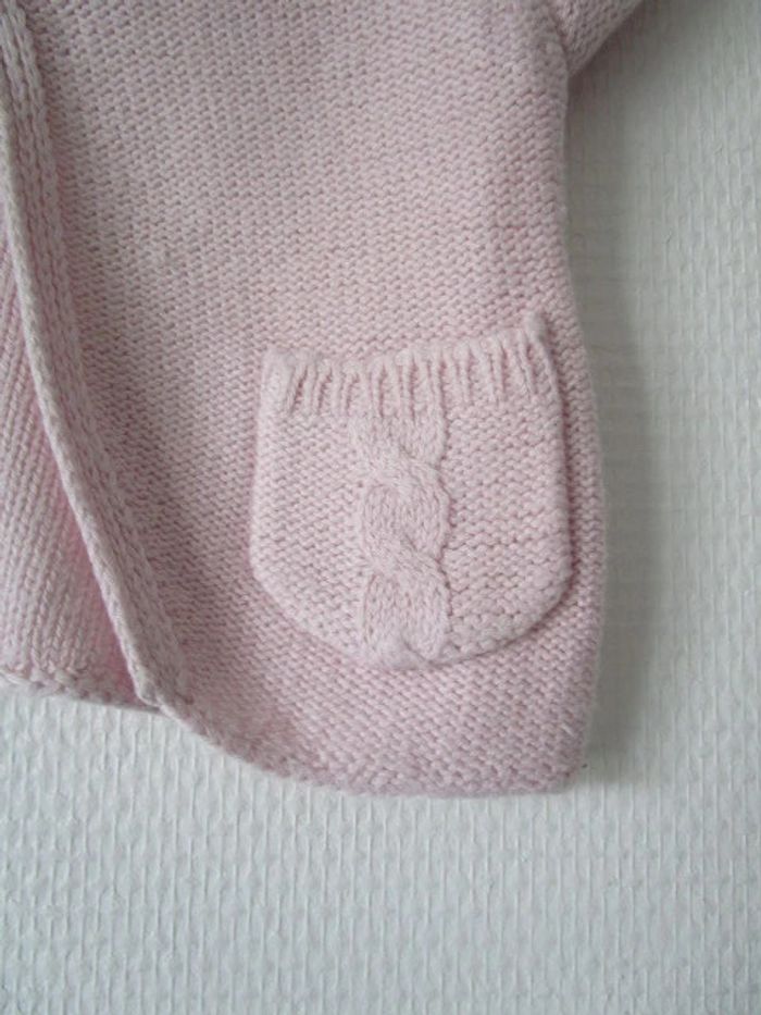 Gilet rose pâle Obaïbi 12 mois TBE - photo numéro 3