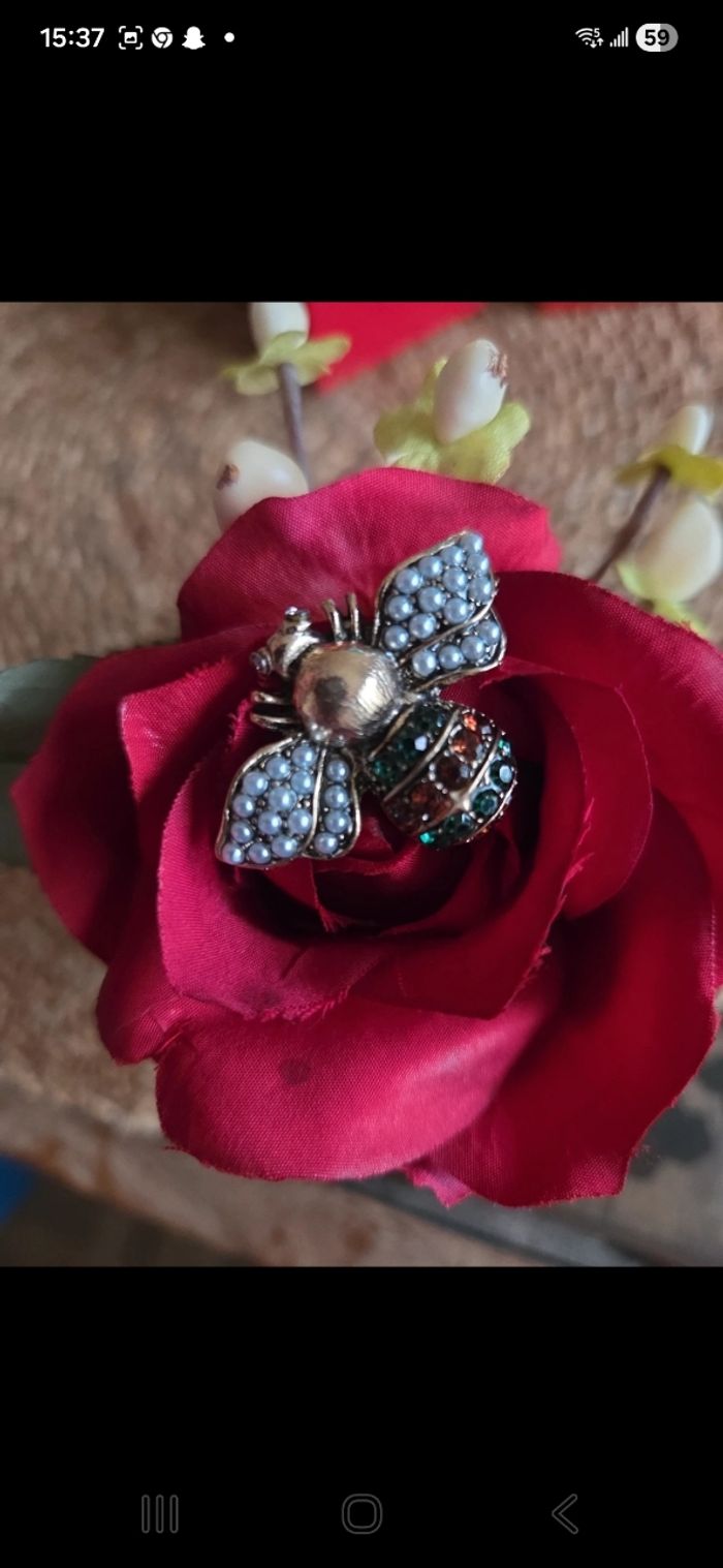 Petite Abeille butineuse colorée - photo numéro 1