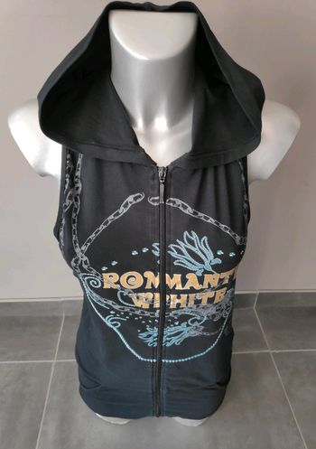 Veste sans manches a capuche