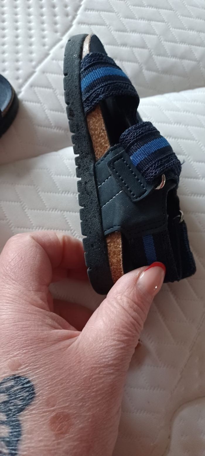 Très belles paires de sandales bébé garçon Pointure 23 - photo numéro 8