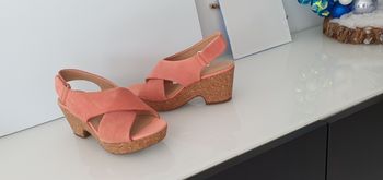 Sandale Clarks en cuir tout neuf. Taille 38