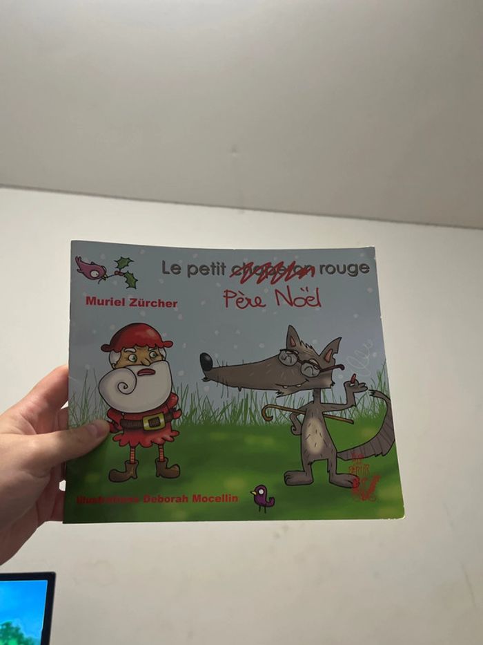 Livre Le petit Père Noël rouge