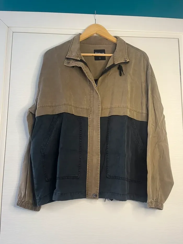 🔹 Veste Légère Kaki & Noir – Gémo 🔹