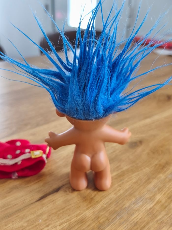 Figurine Troll cheveux bleus vintage
Années 80 - photo numéro 3