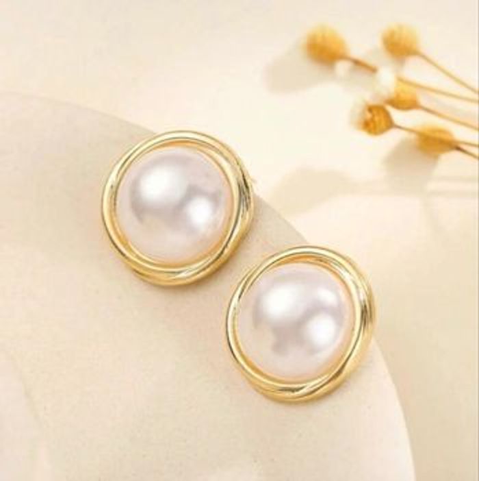 Boucles d’oreilles perles nacrées dorées – Style vintage chic - photo numéro 2