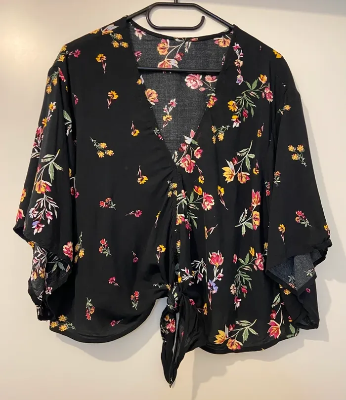 Blouse noire fleurie - photo numéro 3