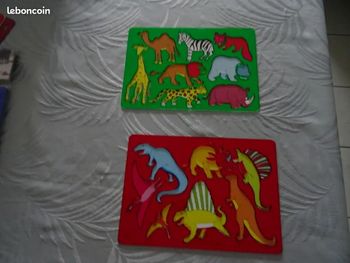 2 pochoirs pour dessiner et colorier 
 Animaux