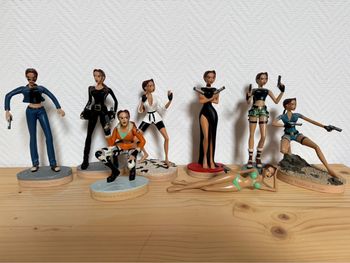 Lot de 8 figurines Tomb Raider