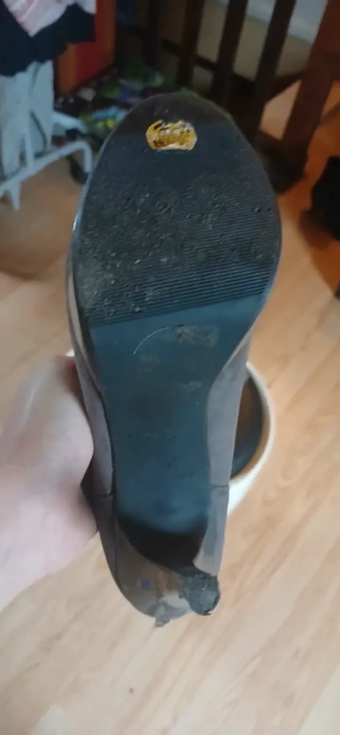 Petite chaussure à talon aiguille - photo numéro 3