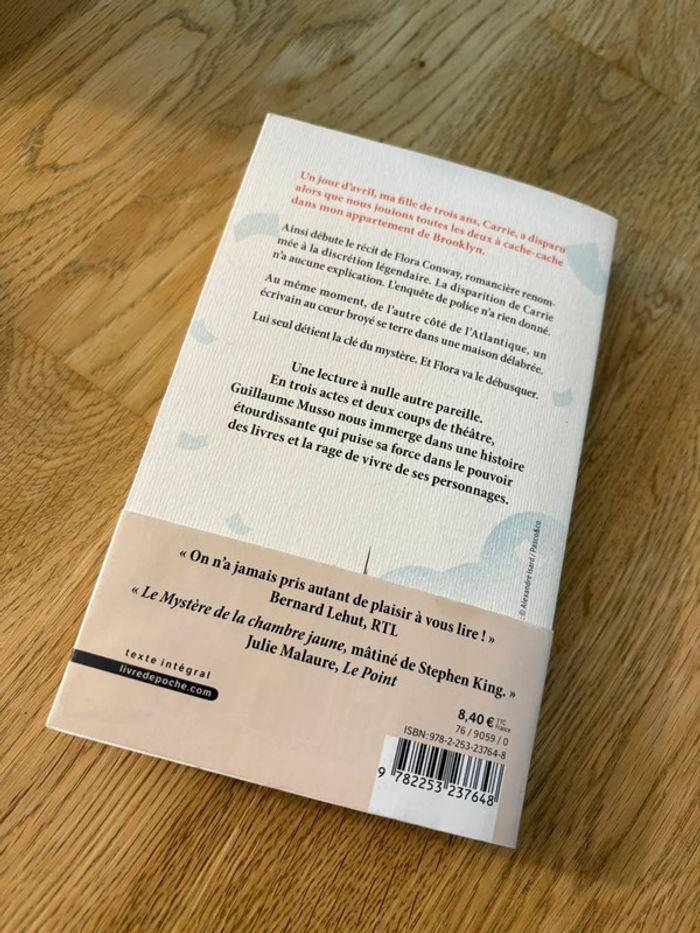 Livre la vie est un roman - photo numéro 2