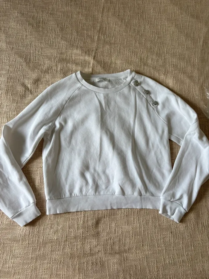 Sweat Promod blanc – 3 boutons argentés épaules taille L