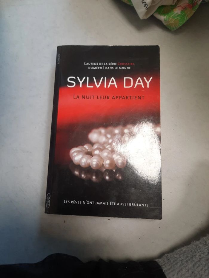 Livre New roman auteur crossfire