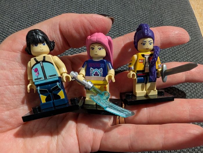 Lot figurines a construire Kpop demon hunter neuves