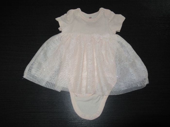 Robe en tulle (tutu) avec body intégré H&M 1 mois comme neuve