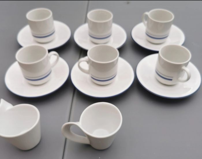 Lot de 8 tasses à expresso et 6 sous tasses
