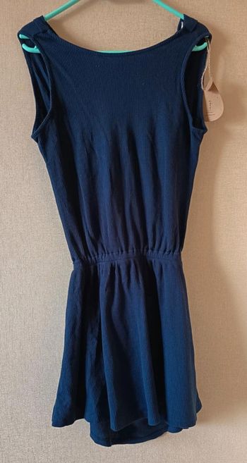 Robe sans bretelles . Courte. Marque Pinepo (947)