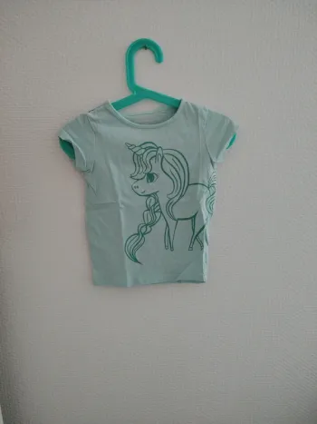 T-shirt licorne neuf taille 3 ans