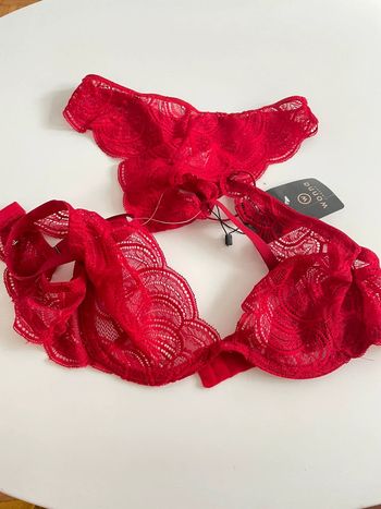 Ensemble en dentelle rouge 75B/S