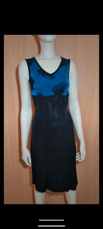 Robe élastique boire et bleu motif plume S