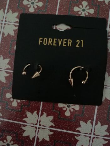 Boucles d'oreilles / piercings