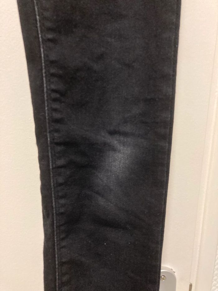 Jean noir - photo numéro 3