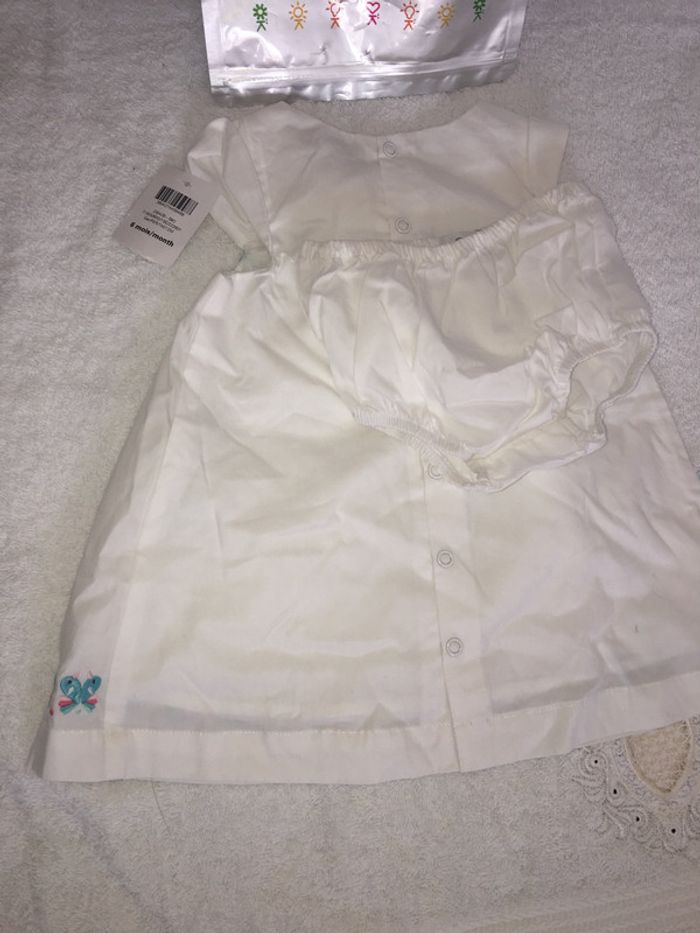 Robe neuve avec étiquette - photo numéro 2