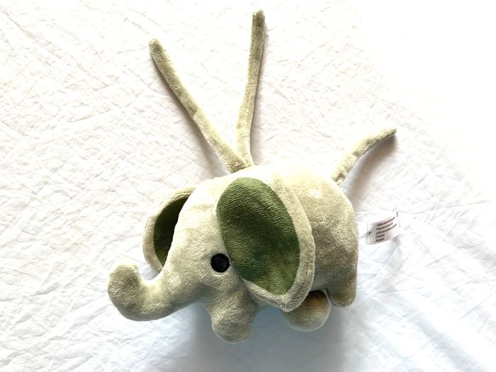 Petit Eléphant Gris Intérieur Oreilles Verts Boule Musicale Animal Savane Peluche Enfants Bébés
