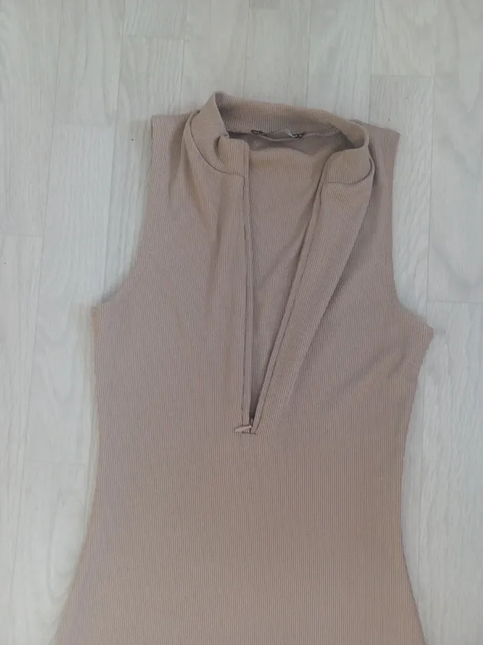 Robe moulante courte - photo numéro 6