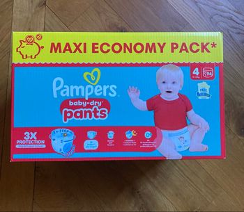 Pack de 94 couches culottes Pampers T.4