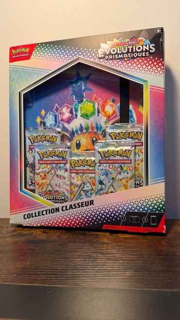 Coffret Classeur Pokémon Évolutions Prismatiques EV8.5