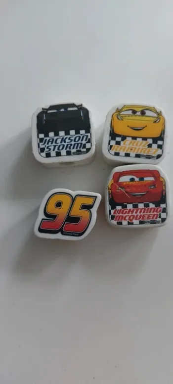 Lot de 4 gommes cars