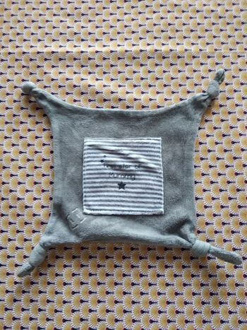 Petit carré doudou