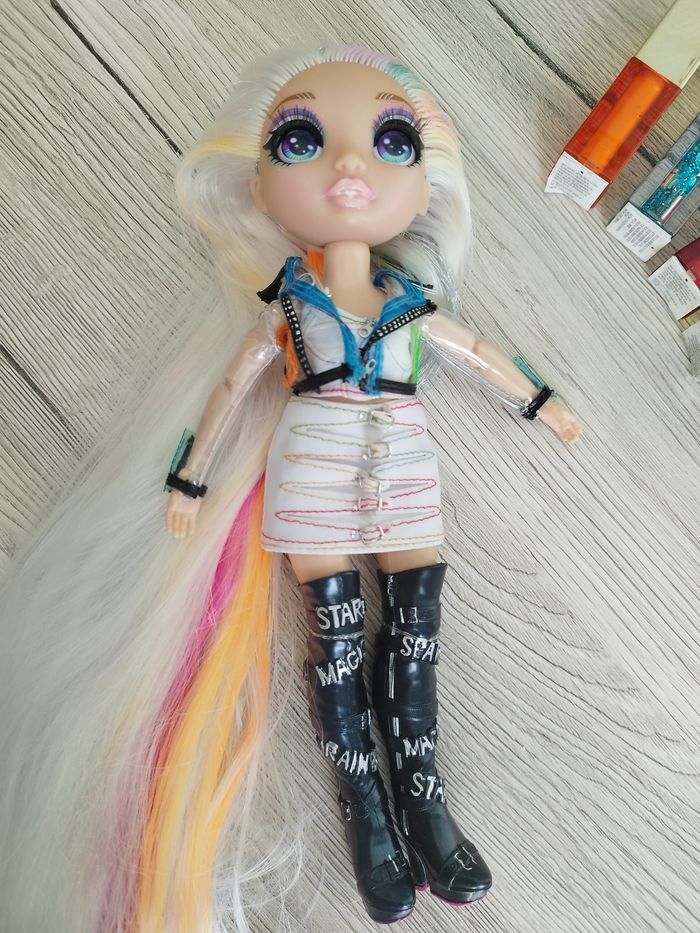 Poupée rainbow high amaya et son dressing - photo numéro 3