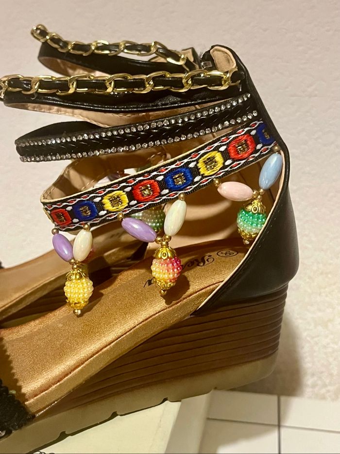 Sandales avec perles - photo numéro 4