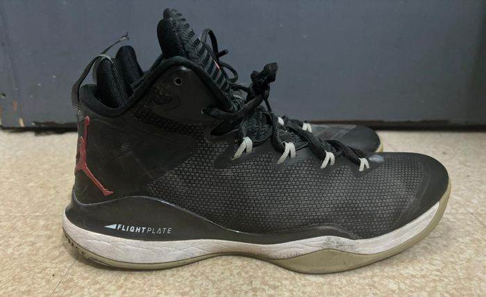 Baskets Jordan noires 44 - photo numéro 2