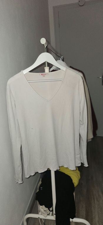 T-shirt manches longues  côtelé col v blanc
